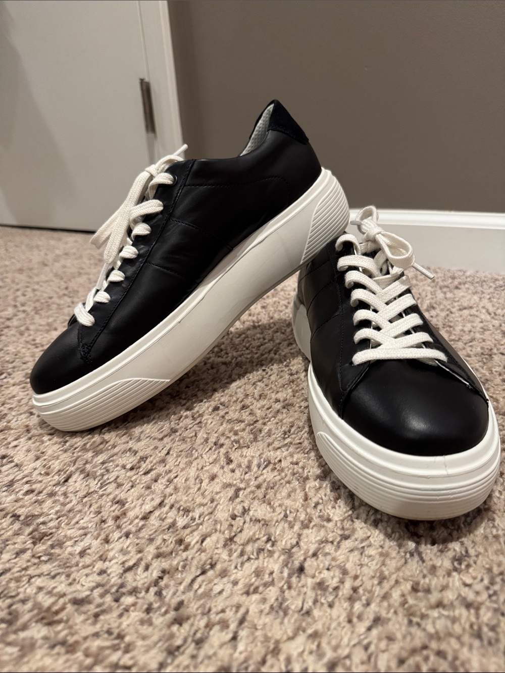 Ecco Black Leather Sneakers with White Laces and Platform Sole - Picture 2 of 3